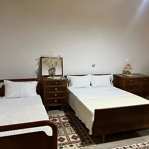 Gasthof Tourists, Gjirokastër